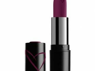 Nyx Shout Loud Satin Lipstick Σατινέ Κραγιόν με Πλούσιο Χρώμα 3,5gr - Into The Night